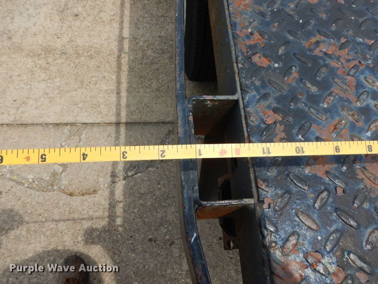 image for item DG6805 2002 Ford F350 Super Duty  Crew Cab flatbed pickup truck