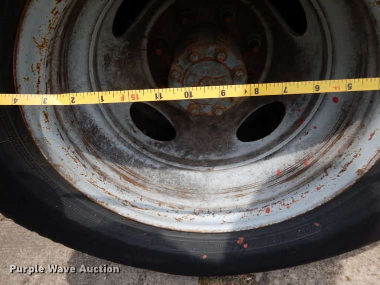 image for item DG6805 2002 Ford F350 Super Duty  Crew Cab flatbed pickup truck