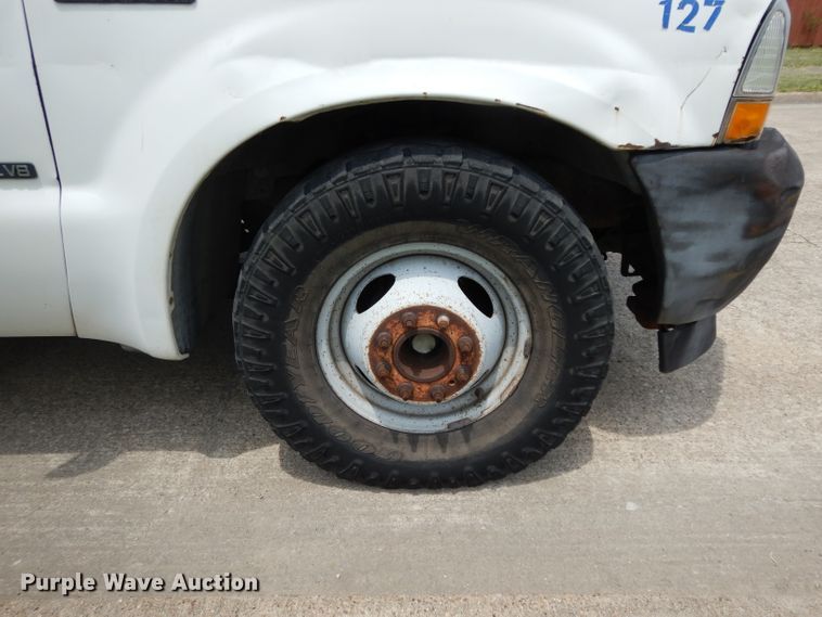 image for item DG6805 2002 Ford F350 Super Duty  Crew Cab flatbed pickup truck