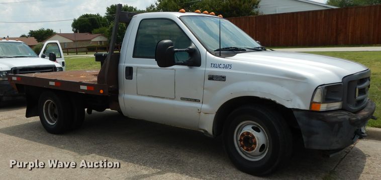 image for item DG6806 2002 Ford F350 Super Duty  flatbed pickup truck