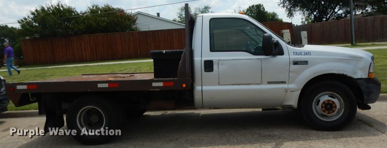image for item DG6806 2002 Ford F350 Super Duty  flatbed pickup truck