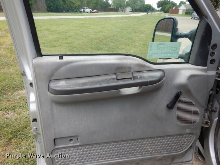 image for item DG6806 2002 Ford F350 Super Duty  flatbed pickup truck