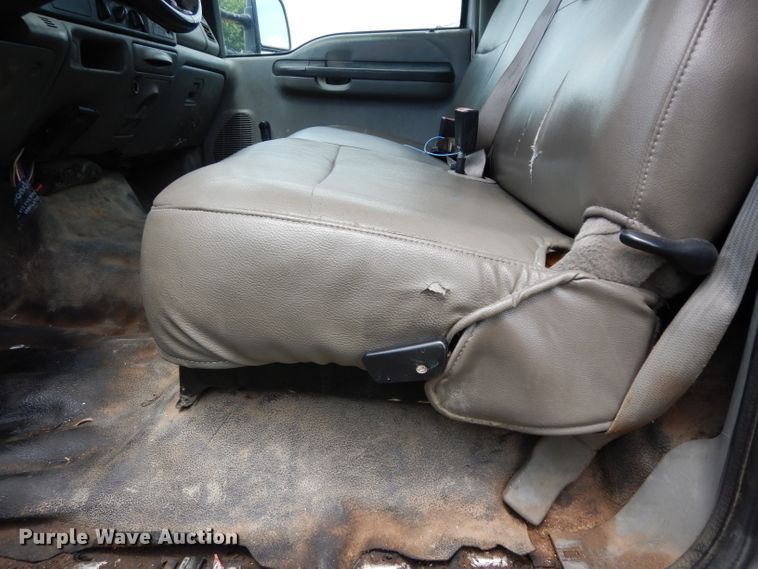 image for item DG6806 2002 Ford F350 Super Duty  flatbed pickup truck