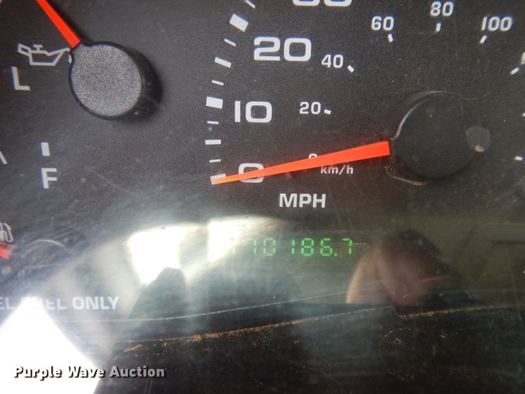 image for item DG6806 2002 Ford F350 Super Duty  flatbed pickup truck