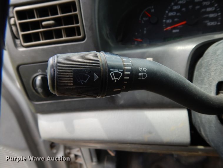 image for item DG6806 2002 Ford F350 Super Duty  flatbed pickup truck