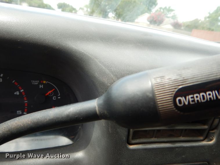 image for item DG6806 2002 Ford F350 Super Duty  flatbed pickup truck