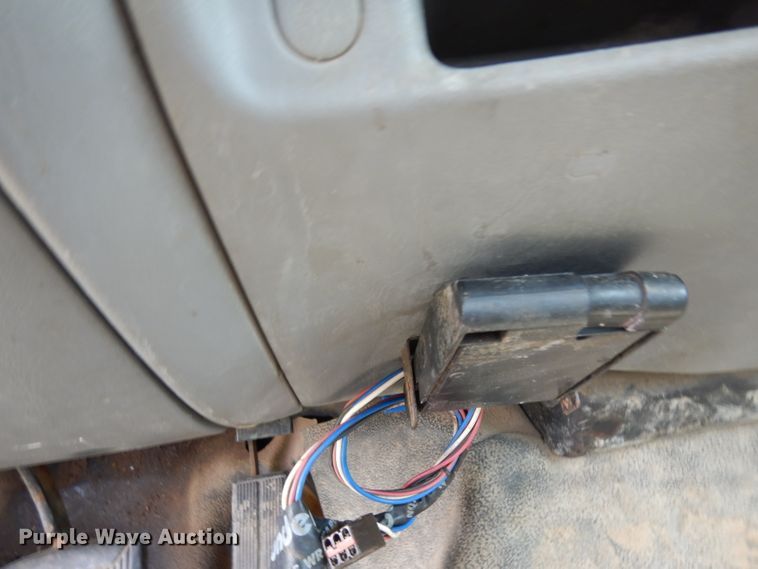 image for item DG6806 2002 Ford F350 Super Duty  flatbed pickup truck