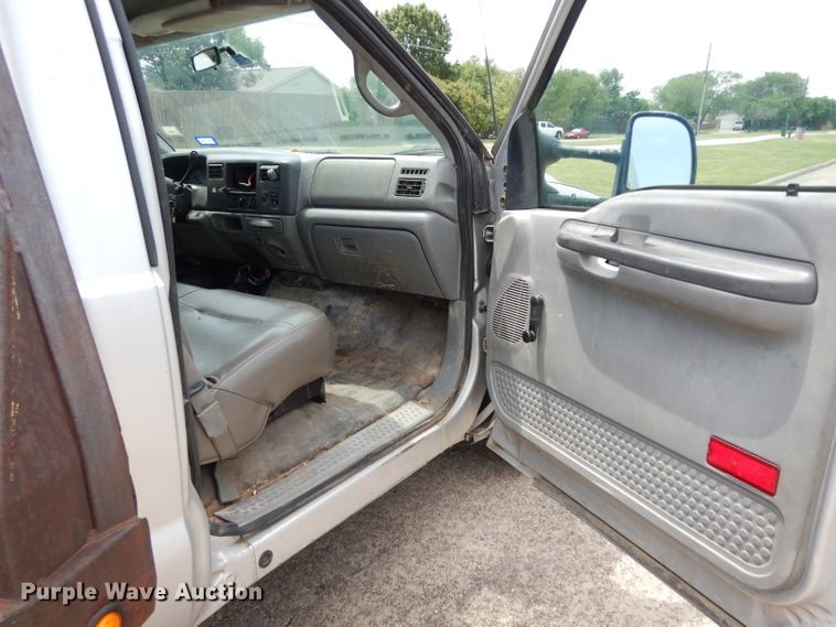 image for item DG6806 2002 Ford F350 Super Duty  flatbed pickup truck