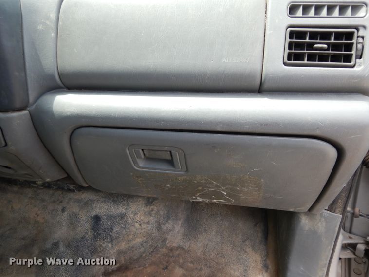 image for item DG6806 2002 Ford F350 Super Duty  flatbed pickup truck