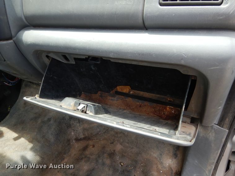 image for item DG6806 2002 Ford F350 Super Duty  flatbed pickup truck