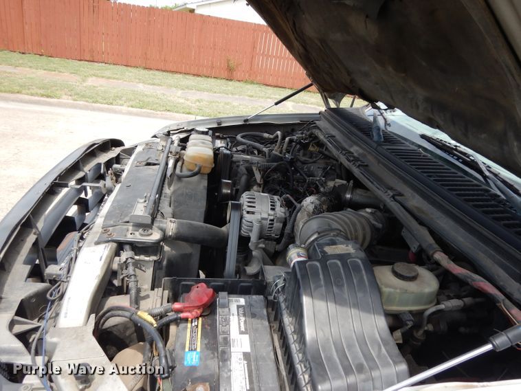 image for item DG6806 2002 Ford F350 Super Duty  flatbed pickup truck