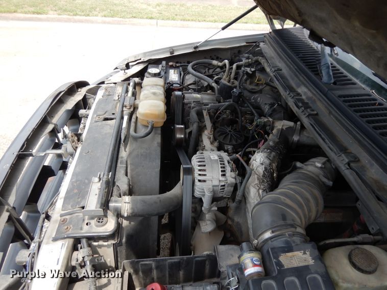 image for item DG6806 2002 Ford F350 Super Duty  flatbed pickup truck