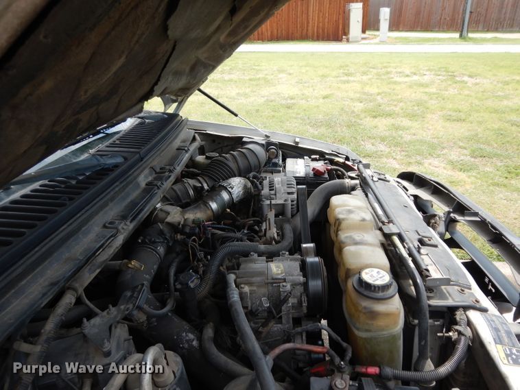 image for item DG6806 2002 Ford F350 Super Duty  flatbed pickup truck