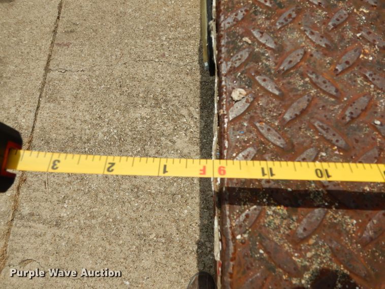 image for item DG6806 2002 Ford F350 Super Duty  flatbed pickup truck