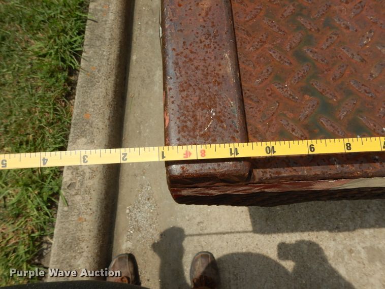 image for item DG6806 2002 Ford F350 Super Duty  flatbed pickup truck