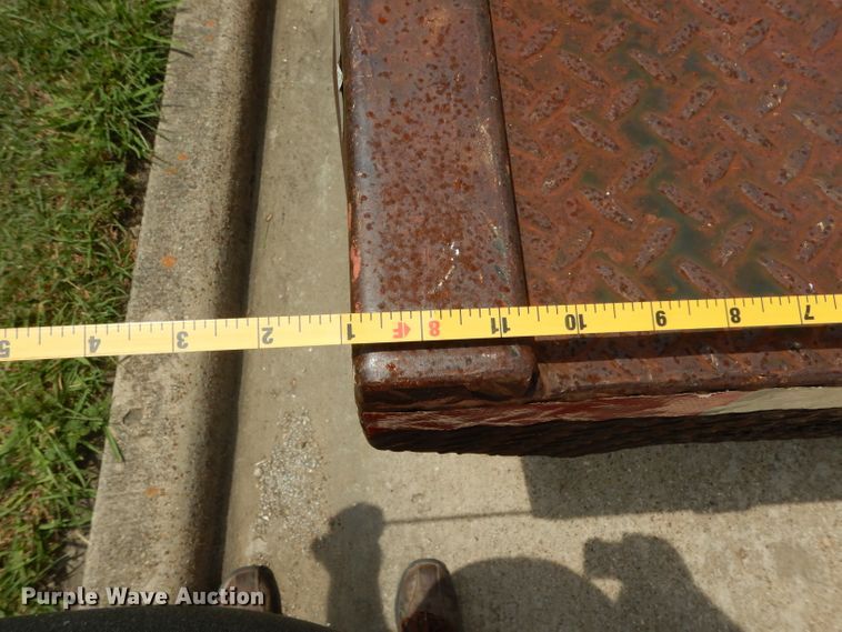 image for item DG6806 2002 Ford F350 Super Duty  flatbed pickup truck