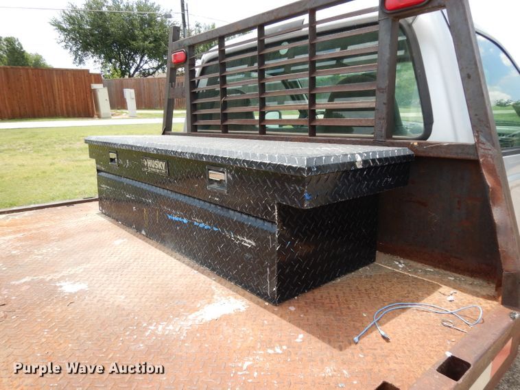 image for item DG6806 2002 Ford F350 Super Duty  flatbed pickup truck