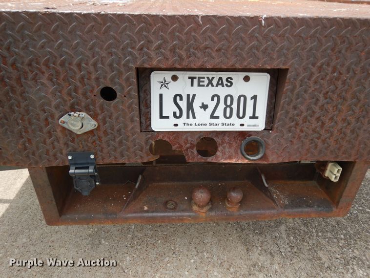 image for item DG6806 2002 Ford F350 Super Duty  flatbed pickup truck