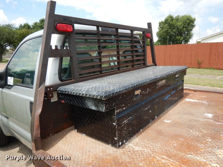 image for item DG6806 2002 Ford F350 Super Duty  flatbed pickup truck