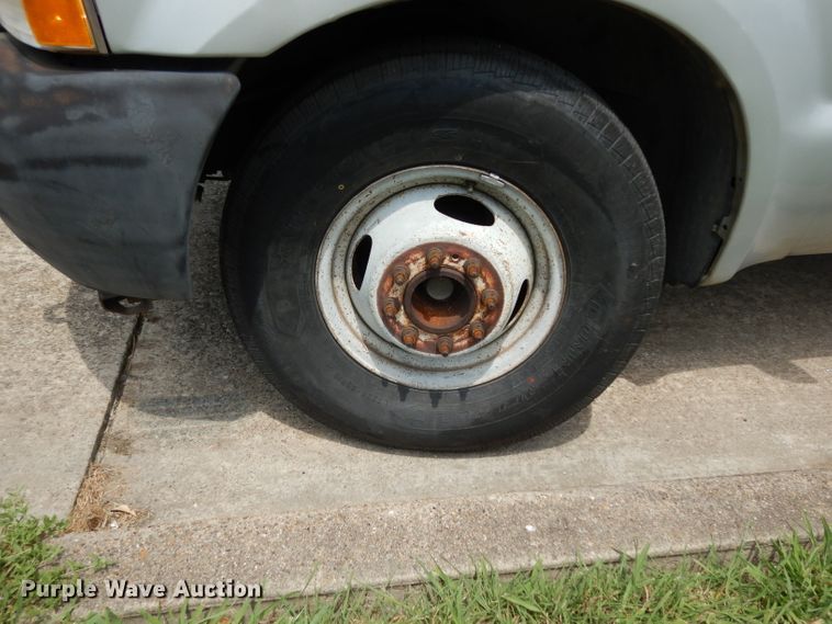 image for item DG6806 2002 Ford F350 Super Duty  flatbed pickup truck