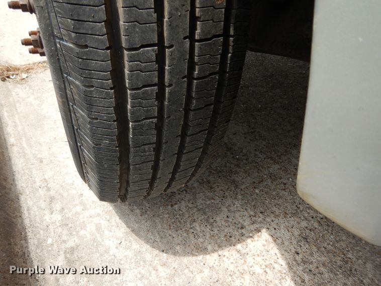 image for item DG6806 2002 Ford F350 Super Duty  flatbed pickup truck