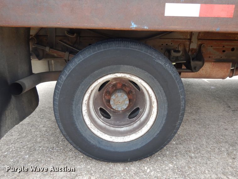 image for item DG6806 2002 Ford F350 Super Duty  flatbed pickup truck