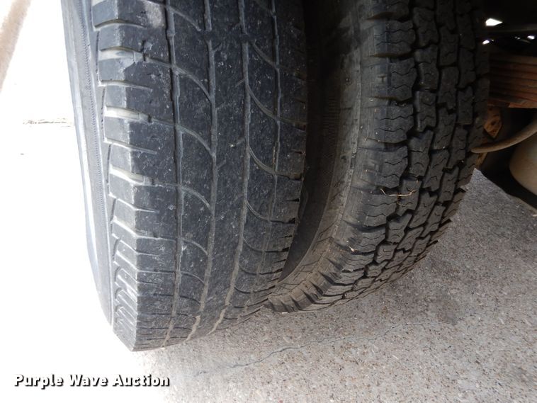 image for item DG6806 2002 Ford F350 Super Duty  flatbed pickup truck