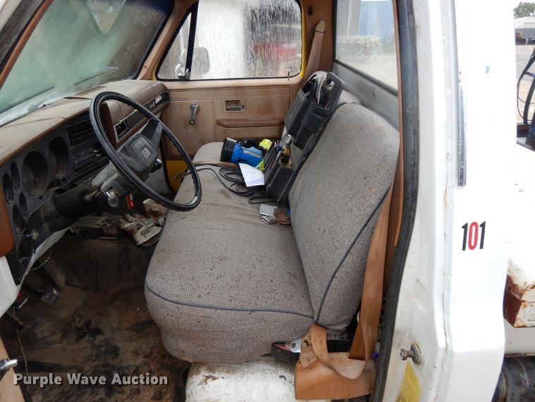 image for item DG7836 1989 GMC R3500  tow truck