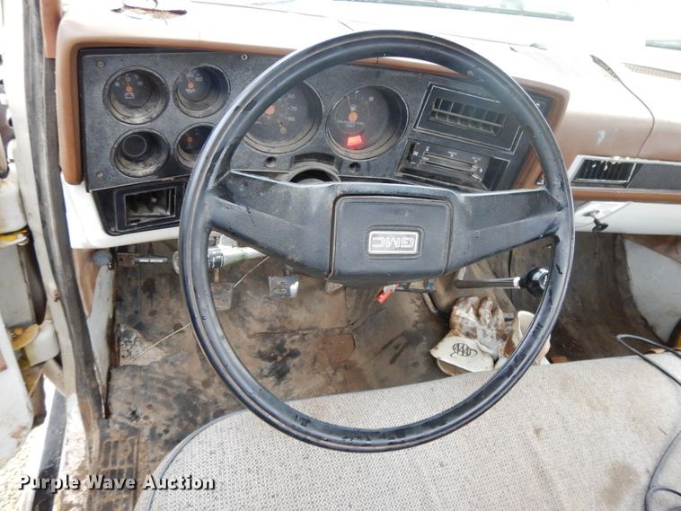 image for item DG7836 1989 GMC R3500  tow truck