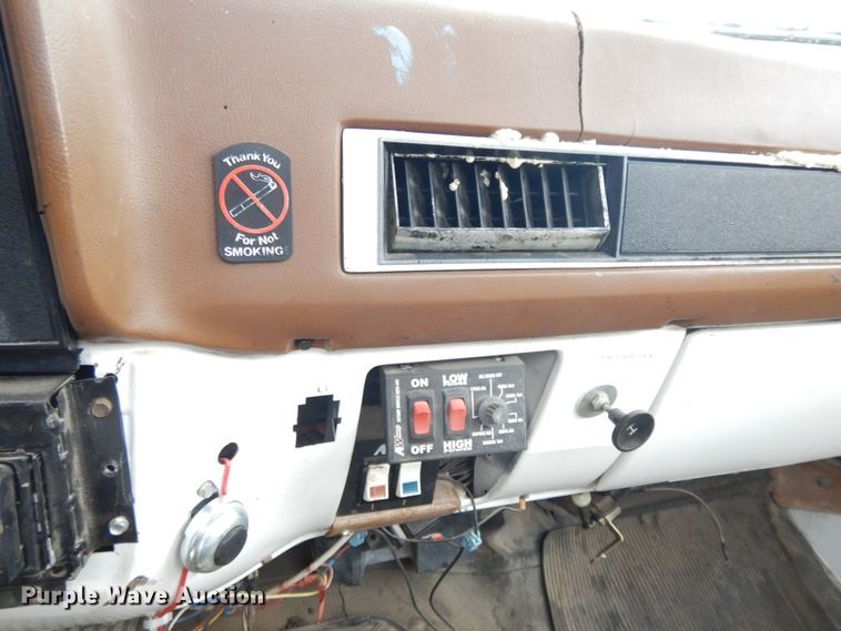 image for item DG7836 1989 GMC R3500  tow truck