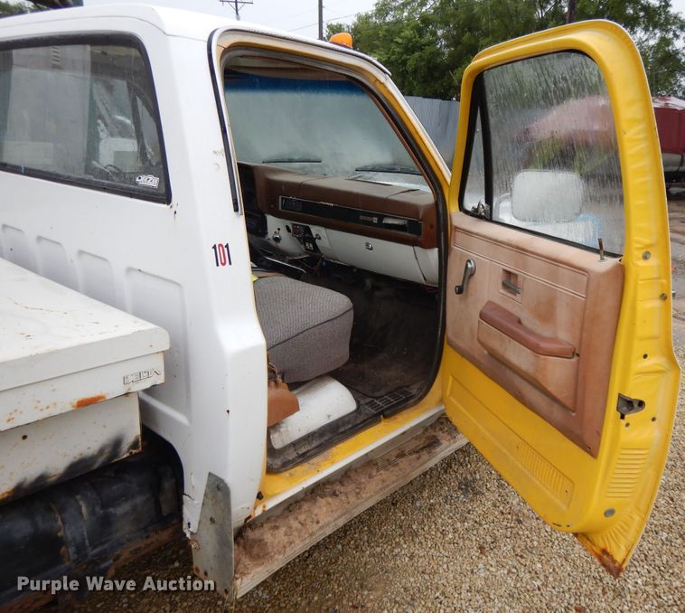 image for item DG7836 1989 GMC R3500  tow truck