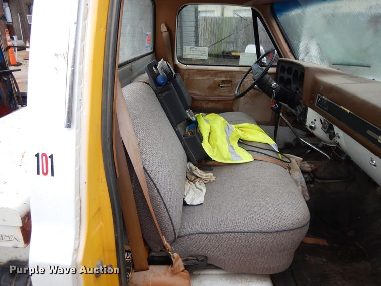 image for item DG7836 1989 GMC R3500  tow truck