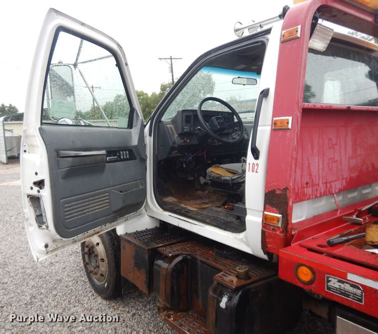 image for item DG7838 2002 Chevrolet C6500  rollback truck