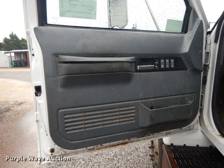 image for item DG7838 2002 Chevrolet C6500  rollback truck