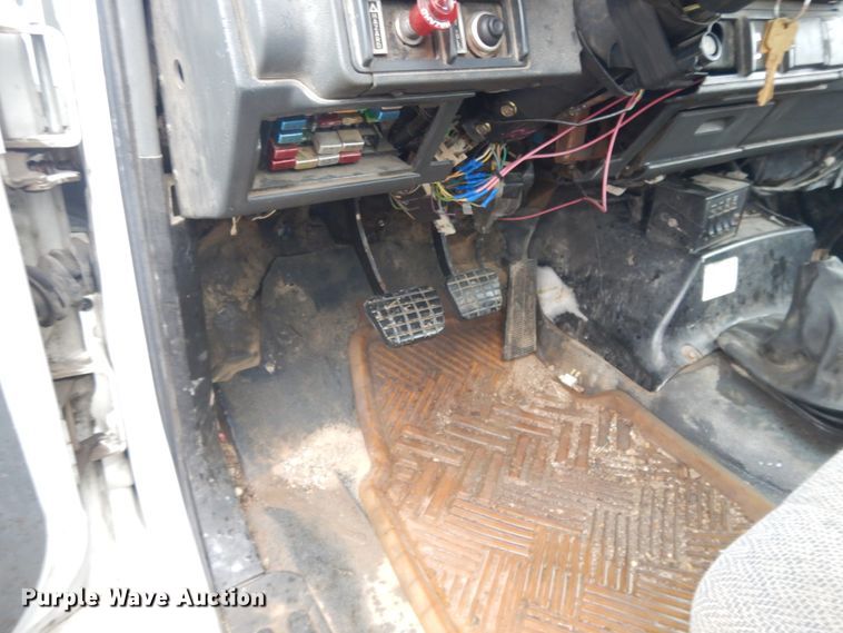 image for item DG7838 2002 Chevrolet C6500  rollback truck