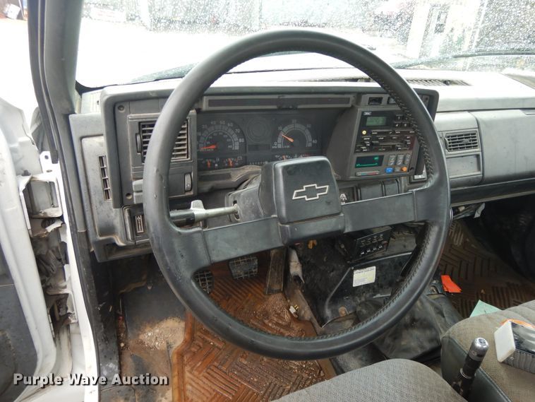 image for item DG7838 2002 Chevrolet C6500  rollback truck