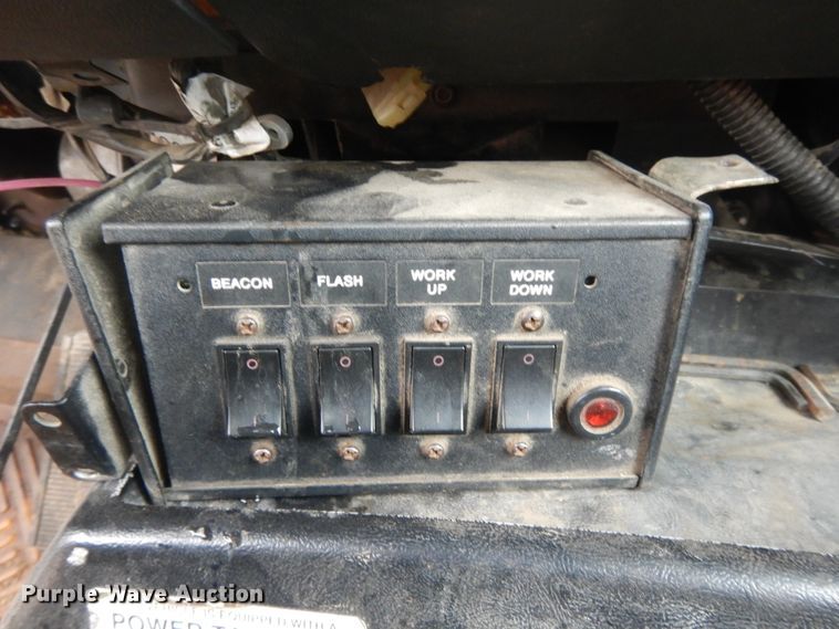 image for item DG7838 2002 Chevrolet C6500  rollback truck