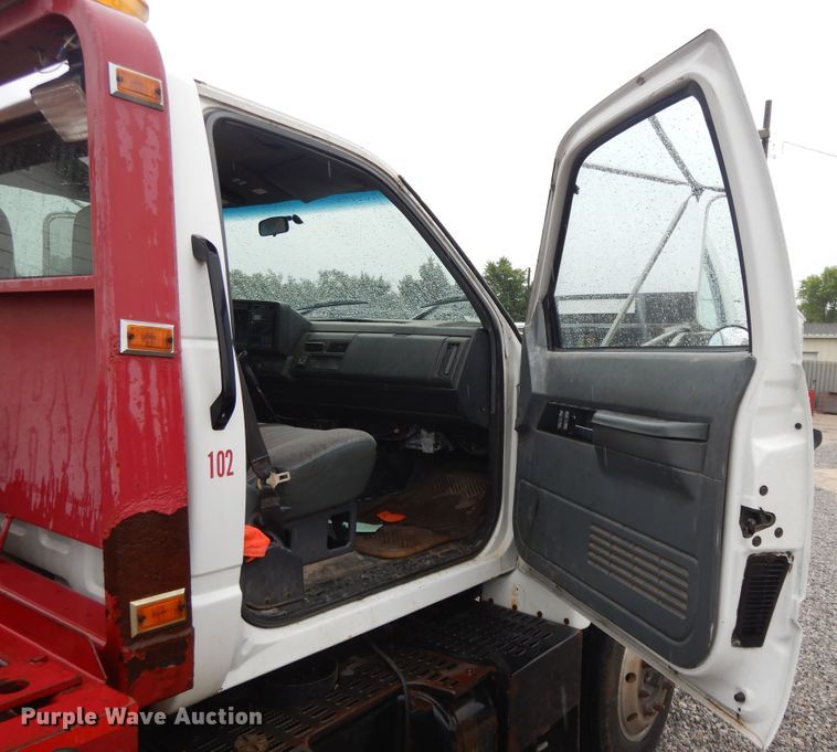 image for item DG7838 2002 Chevrolet C6500  rollback truck