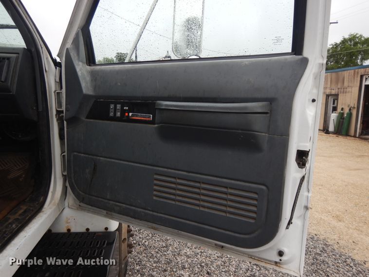 image for item DG7838 2002 Chevrolet C6500  rollback truck