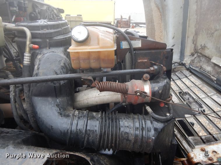 image for item DG7838 2002 Chevrolet C6500  rollback truck