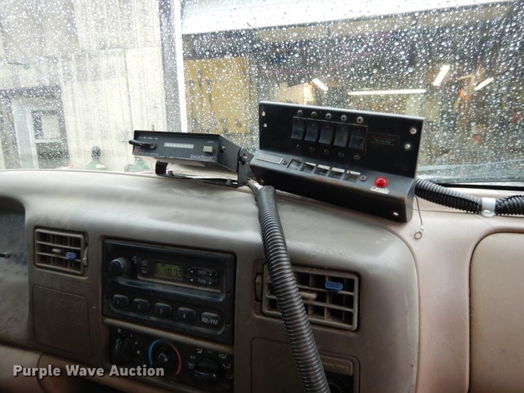 image for item DG7839 1999 Ford F250 Super Duty  Crew Cab pickup truck