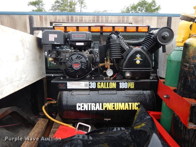 image for item DG7839 1999 Ford F250 Super Duty  Crew Cab pickup truck