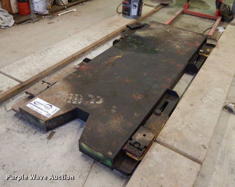 image for item DG7840 Snap On FLR338A automotive lift