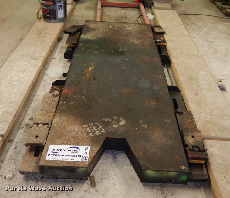 image for item DG7840 Snap On FLR338A automotive lift