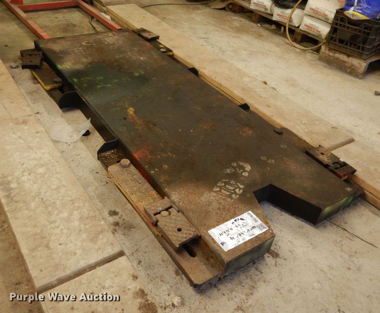 image for item DG7840 Snap On FLR338A automotive lift