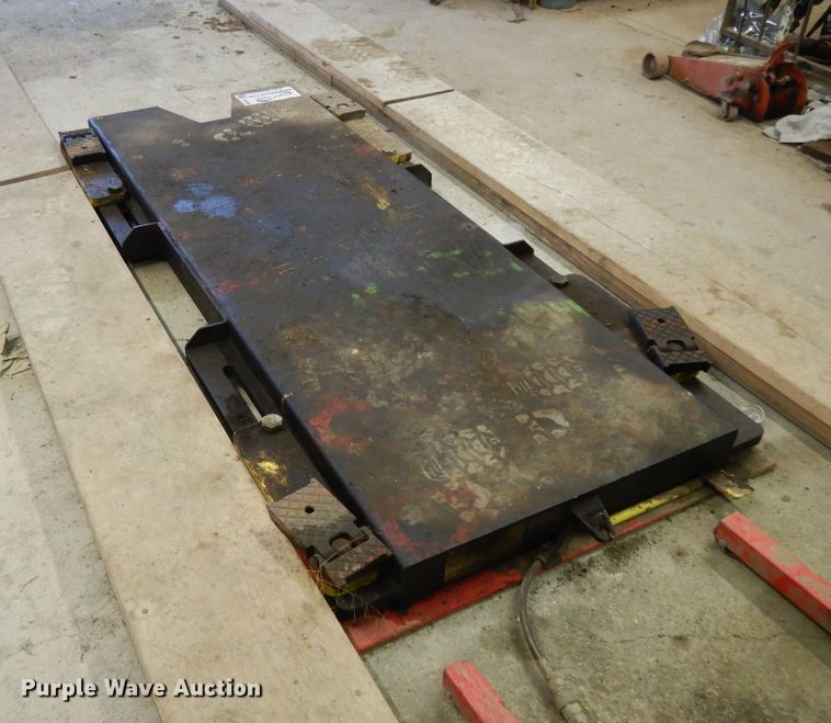 image for item DG7840 Snap On FLR338A automotive lift