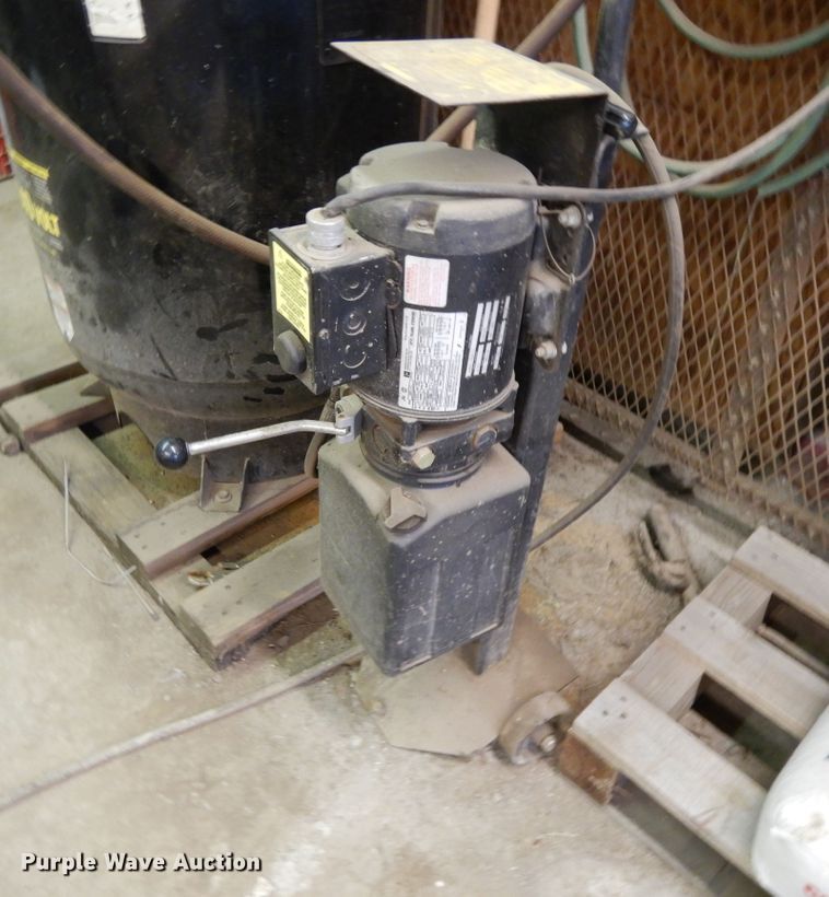 image for item DG7840 Snap On FLR338A automotive lift