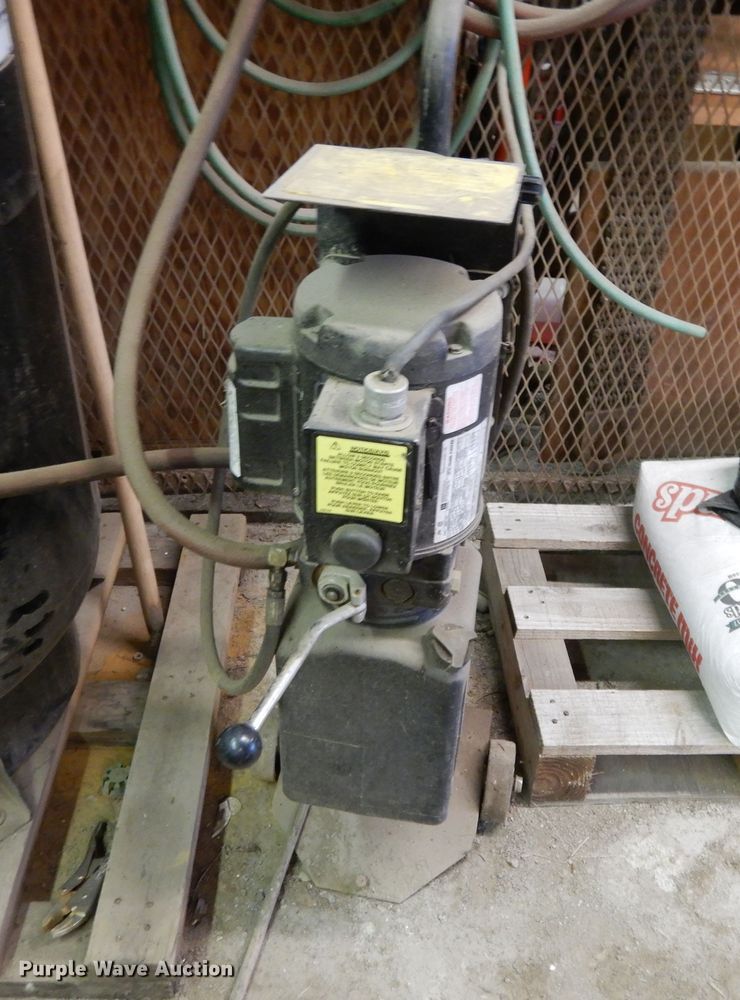 image for item DG7840 Snap On FLR338A automotive lift