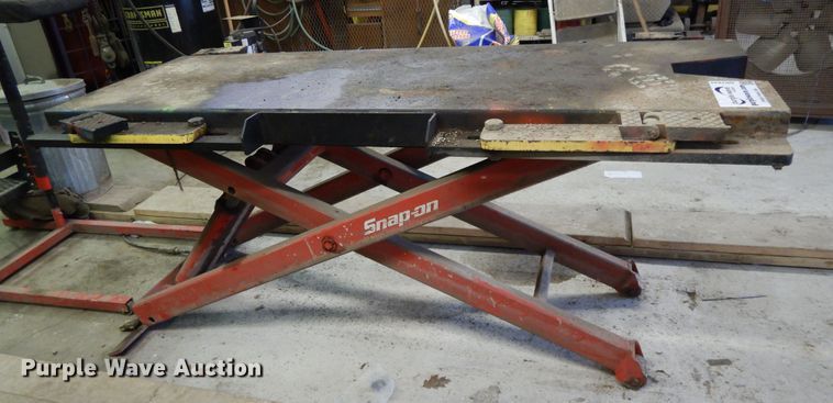image for item DG7840 Snap On FLR338A automotive lift