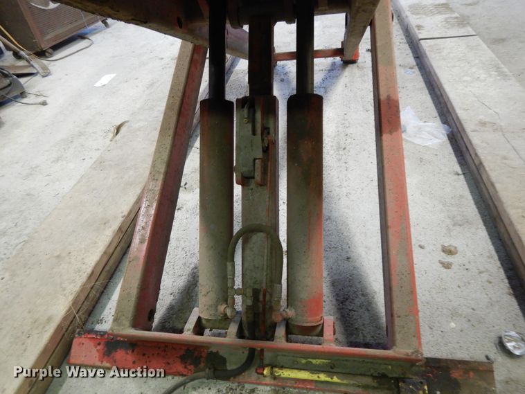 image for item DG7840 Snap On FLR338A automotive lift